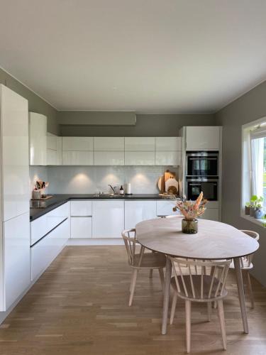 Trondheim Apartment | Moderne leilighet, 3 sov, parkering.