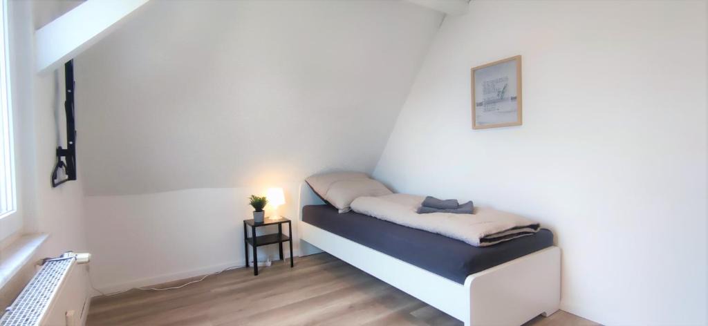 Trossingen Apartment | Moderne Monteurwohnung für 6 Personen bei Villingen-Schwenningen, TV, Einzelbetten, WLAN, Bettwäsche, Handtücher inklusive - TR01
