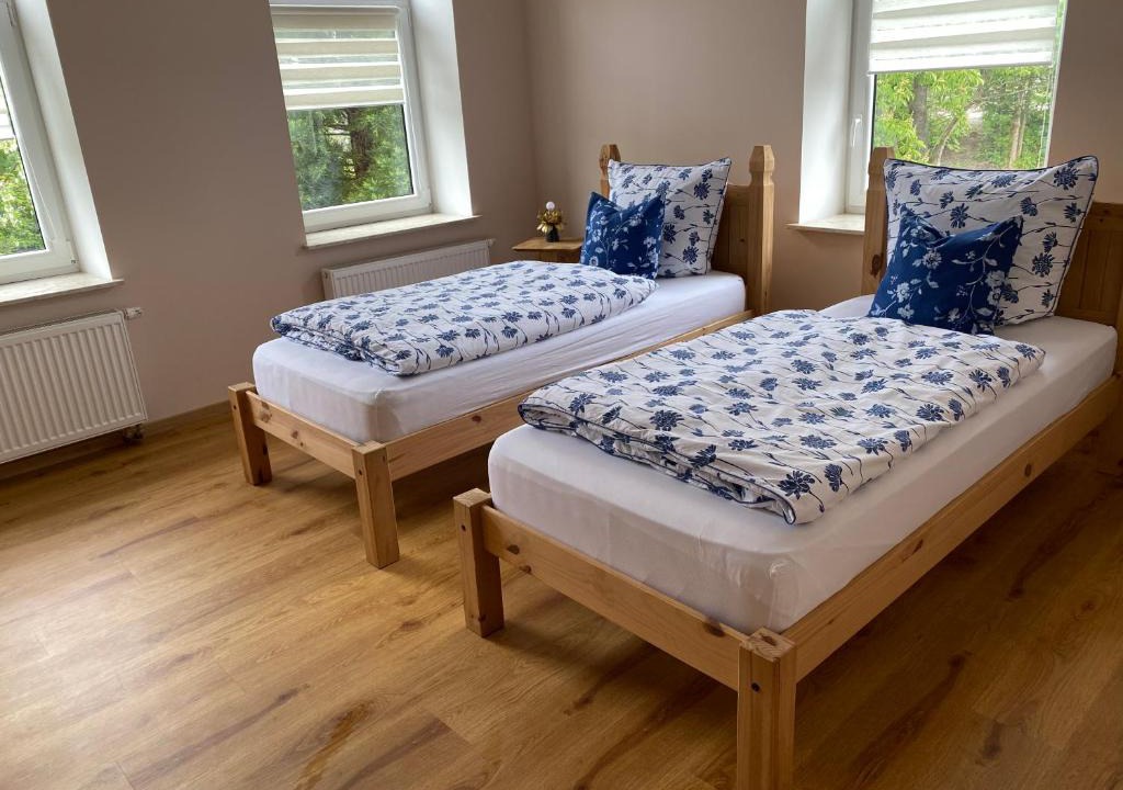 Borna Apartment | Moderne Wohnung nahe Leipzig und Leipziger Neuseenland mit großer Terrasse für Familien & Gruppen, WLAN, Parkplatz