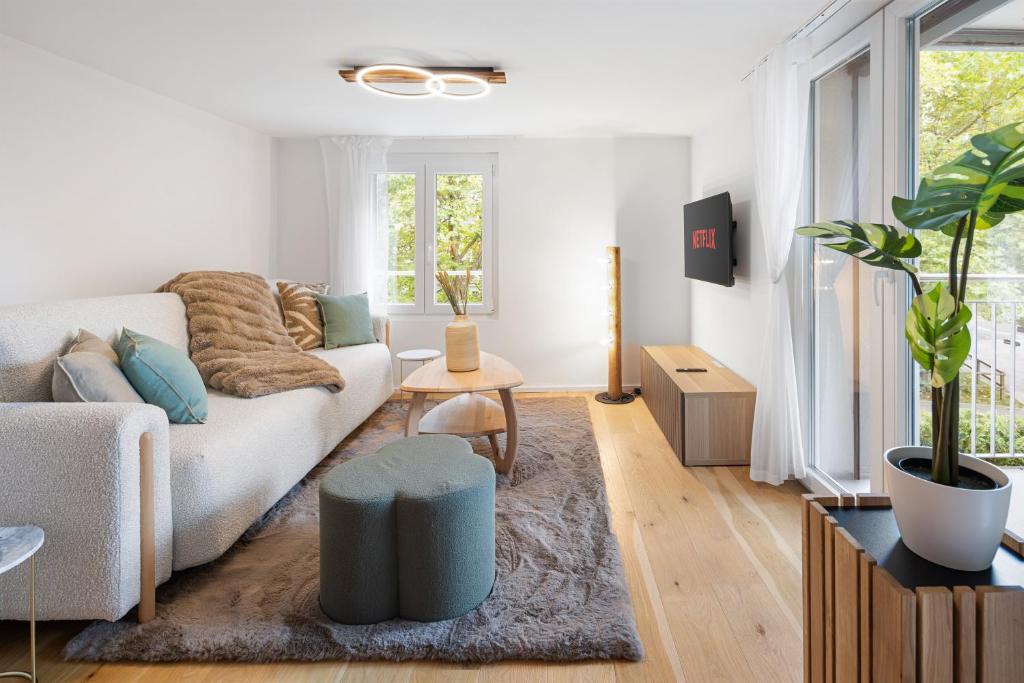 St. Gallen Apartment | Modernes Apartment mit Balkon und Parkplatz, Nähe See