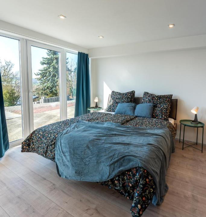 Brensbach Apartment | Modernes Apartment mit Odenwald-Panoramablick