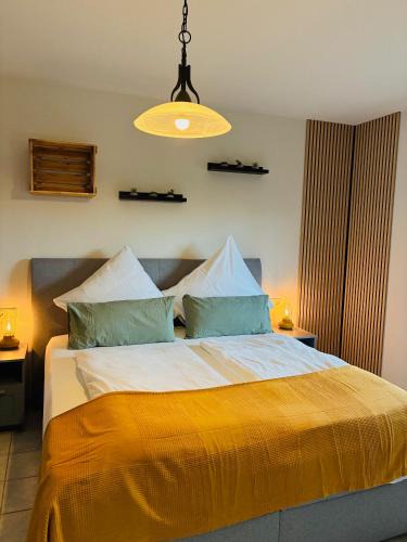 Platten Apartment | Modernes Apartment "Rebennah" Küche, Top Anbindung für Urlaub & Beruf