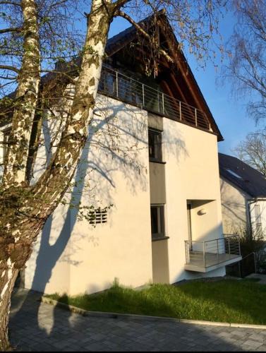 Hustadt Apartment | Modernes Ferienhaus mit 2 Balkonen, Terrasse und Garten !