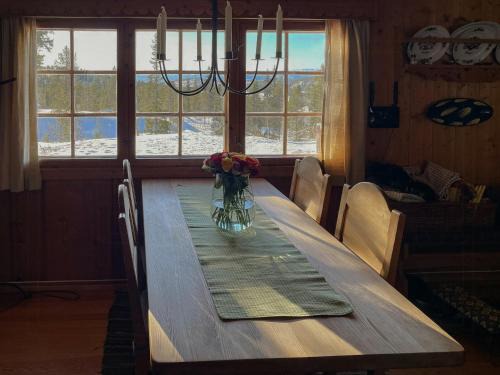 Kroderen House | Modernized Cabin At Norefjell With View