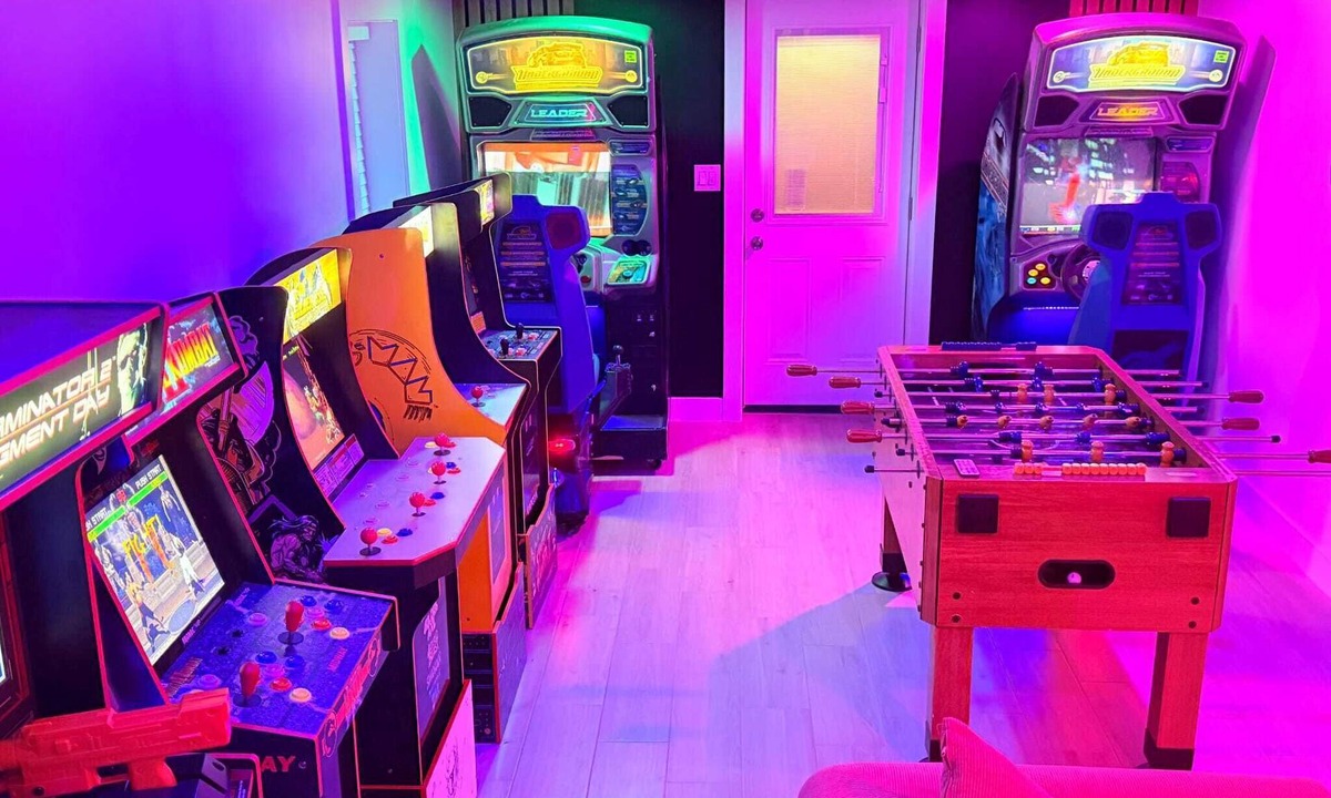 Catalpa House | moderno farm house getaway-fire pit game room