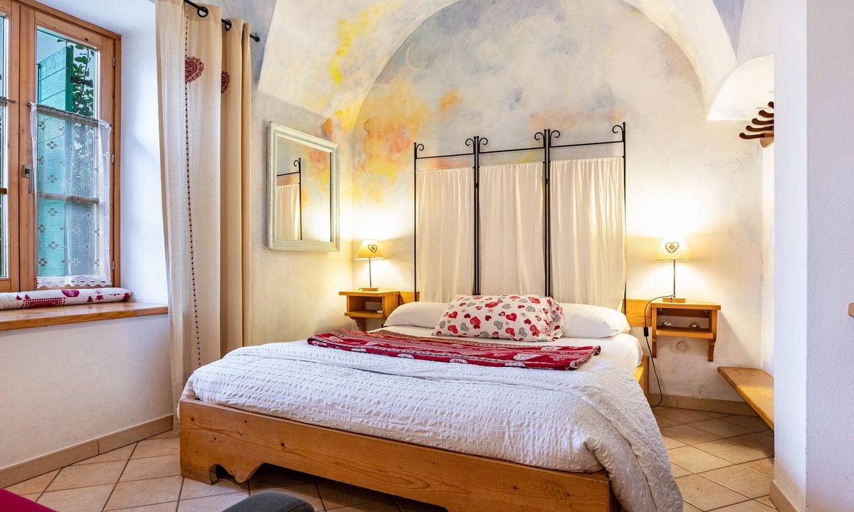 Caldes Apartment | Moleti Room with Shared Garden