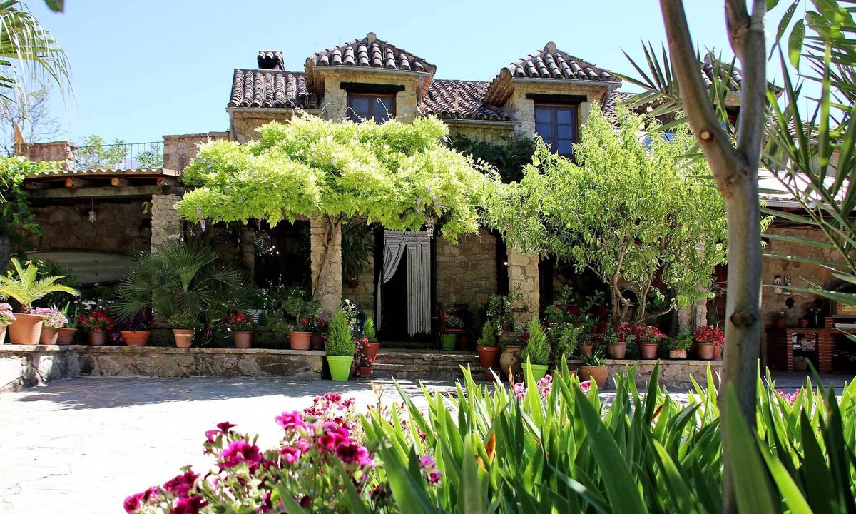 Jimera de Libar House | Molino Rodete recently restored with fireplace, swimming pool.