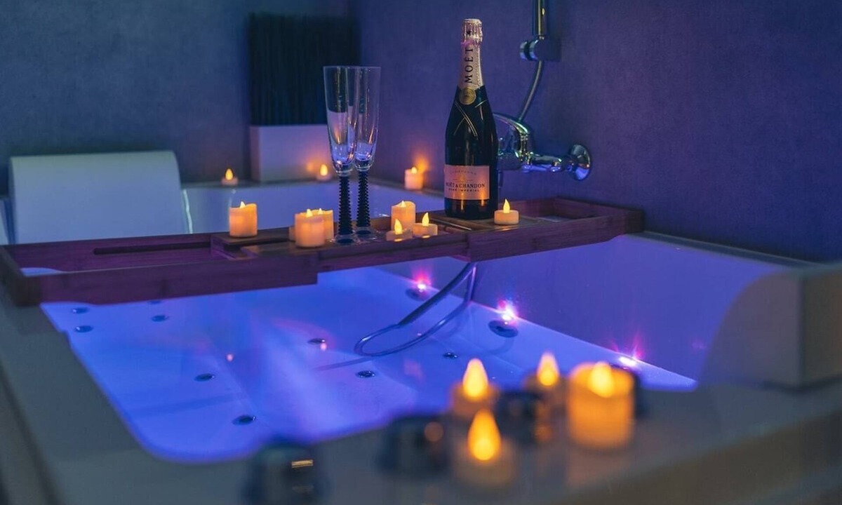 Republique Apartment | Mon nid D'Amour, Jacuzzi Privatif, Relaxation, Coeur du Mans