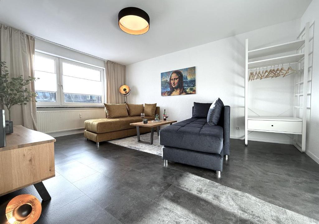 Western Ring Area Apartment | Mona Lisa 24h-Check-in, 4 Pers, Balkon, Parkplatz