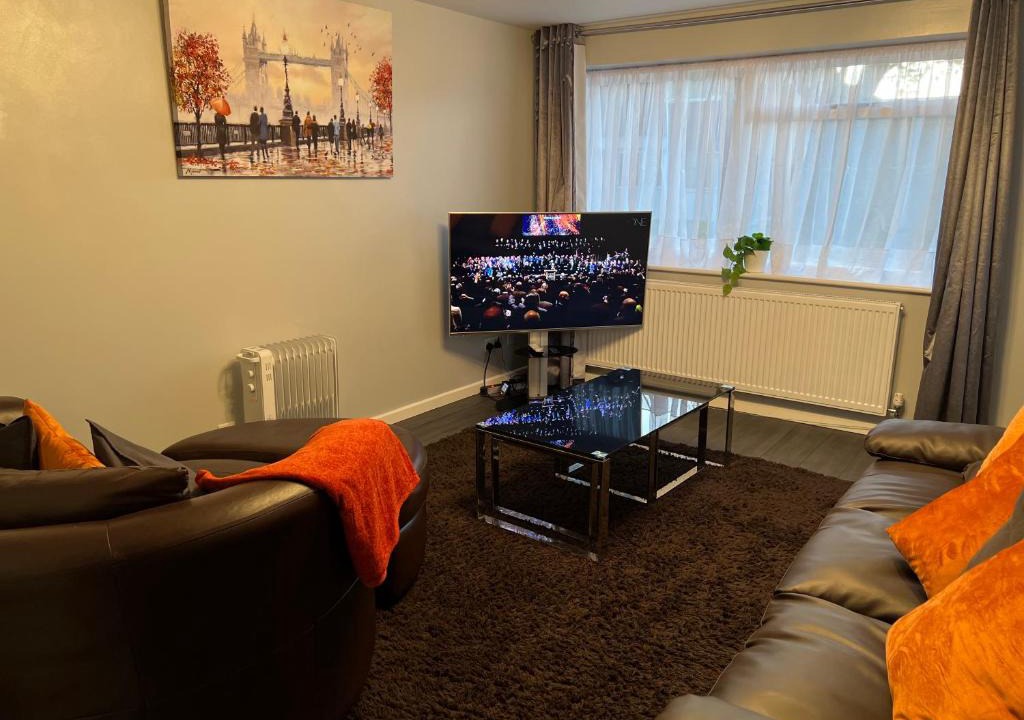 Redbridge House | Mona's Home