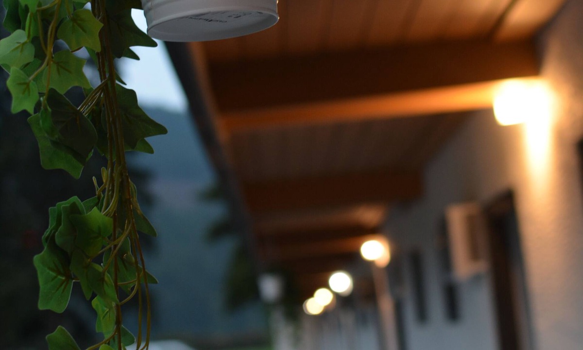 Sicamous Hotel | Monashee Motel