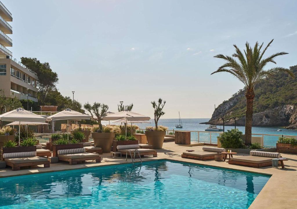 Cala Llonga Hotel | Mondrian Beach Lifestyle Resort By Accor
