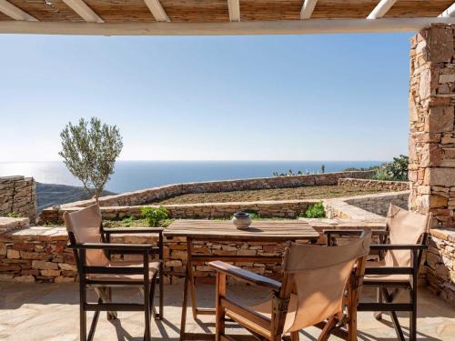 Ano Meria House | Moniasma Rustic Stone House in Folegandros
