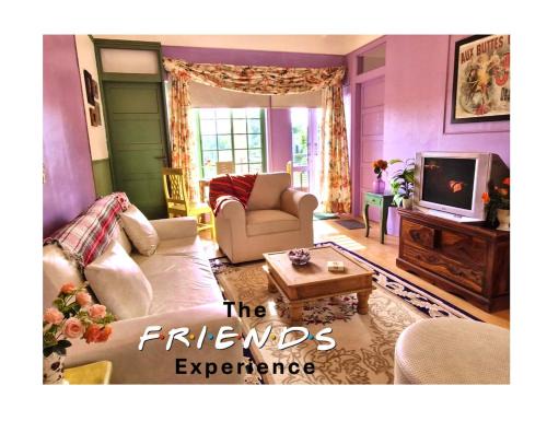 Bissar Akbarpur Apartment | Monica's Golf Studio - FRIENDS TV Series themed apartment