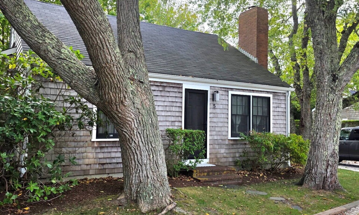 Monomoy House | Monomoy Retreated- Nantucket’s Best Kept Secret Near Town and Sea