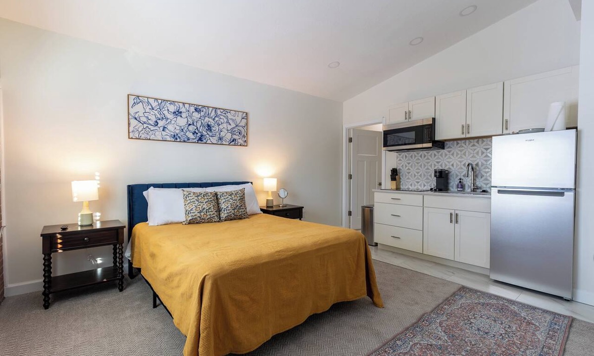 Meridian-Kessler Apartment | Monon Trail Lofts Luxury Studio With Hot Tub