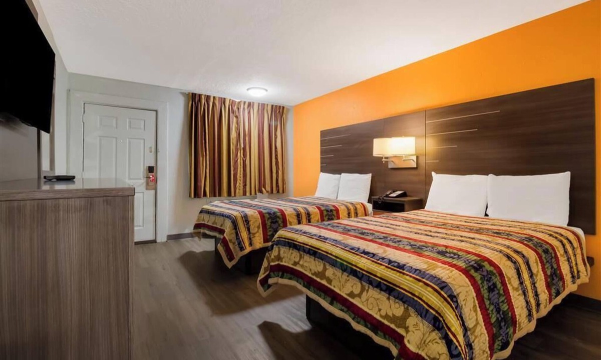Beaumont Hotel | Monsoon Inn