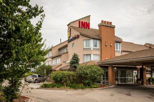 Oakville Hotel | Monte Carlo Inn Oakville Suites
