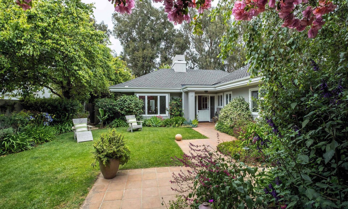 Montecito House | Montecito Home Walk to Butterfly Beach Sleeps 4