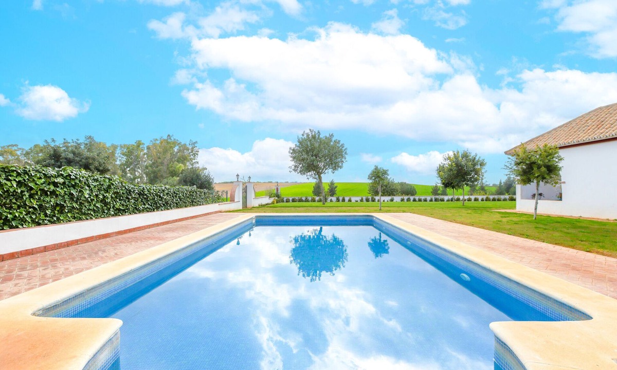 Carmona House | MONTECRISTO 4- Charming loft with shared pool and free Wi-Fi