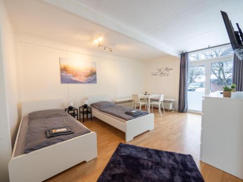 Ahrensburg Apartment | Monteurwohnung-mit-Terrasse-fuer-7-Personen-WLAN-TV-Kueche-Ahrensburg-Naehe-Hamburg-AGRP1204