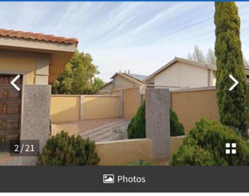 Universitas House | Monthati Properties