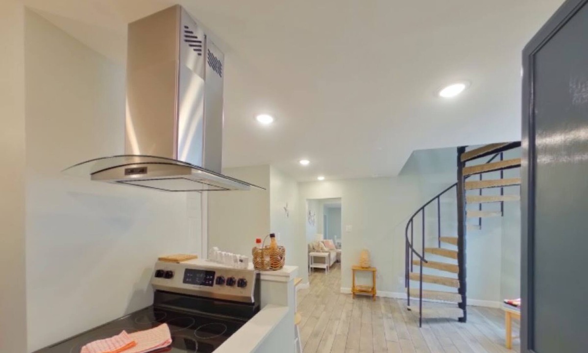 Norfolk House | Monthly Rental Townhome with Bayfront View!
