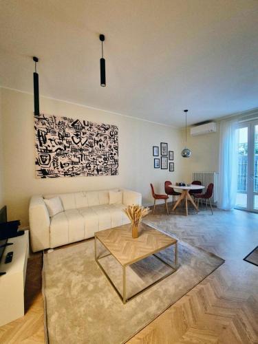 Magenta Apartment | Monti26