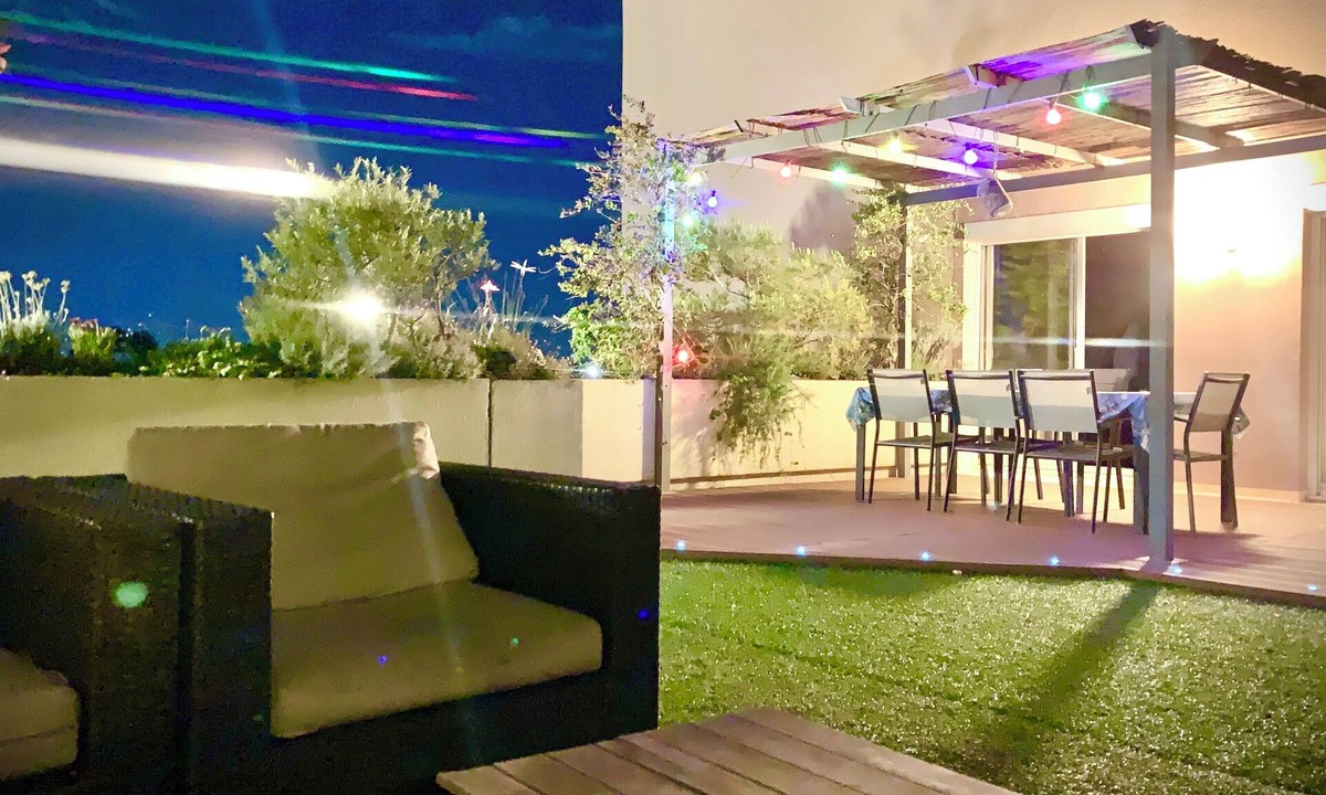 Beaux Arts-Boutonnet Apartment | MONTPELLIER, MAGNIFICENT ROOF TOP, PANORAMIC VIEW, CITY CENTER, NEAR BEACHES