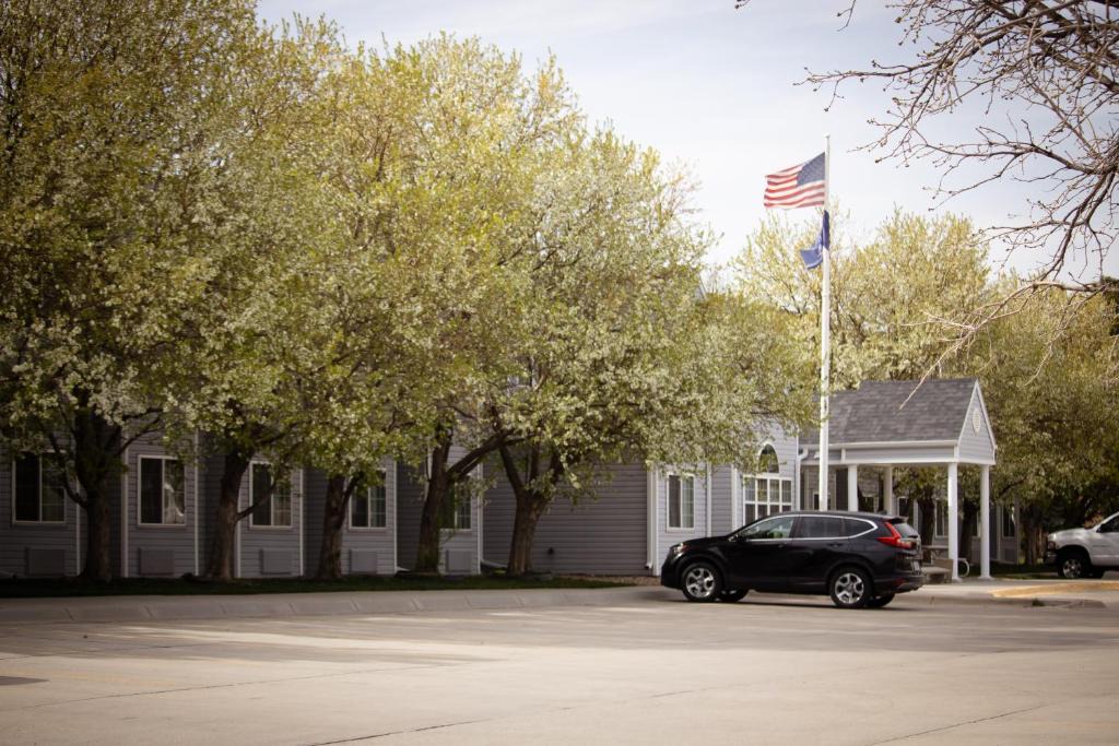 Gering Hotel | Monument Inn & Suites