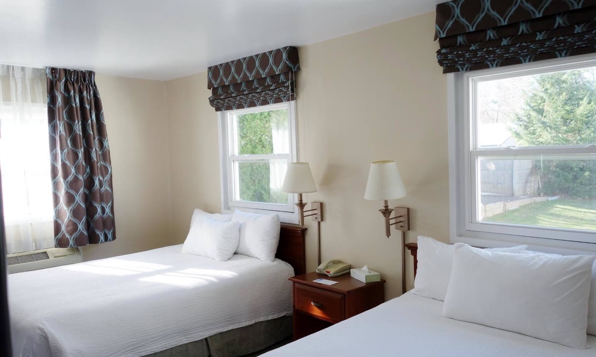 Great Barrington Hotel | Monument Mountain Motel