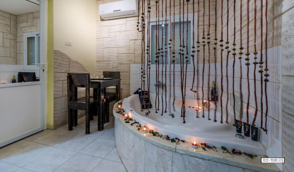 Yavne'el Cabin | Moon Light Yavneʼel