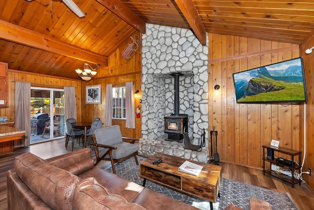 Big Bear Lake Villa | Moon Sight Serene Big Bear Lake Cabin with Hot Tub