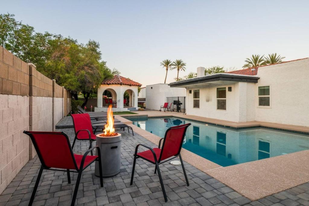 North Mountain House | Moon Valley Manor