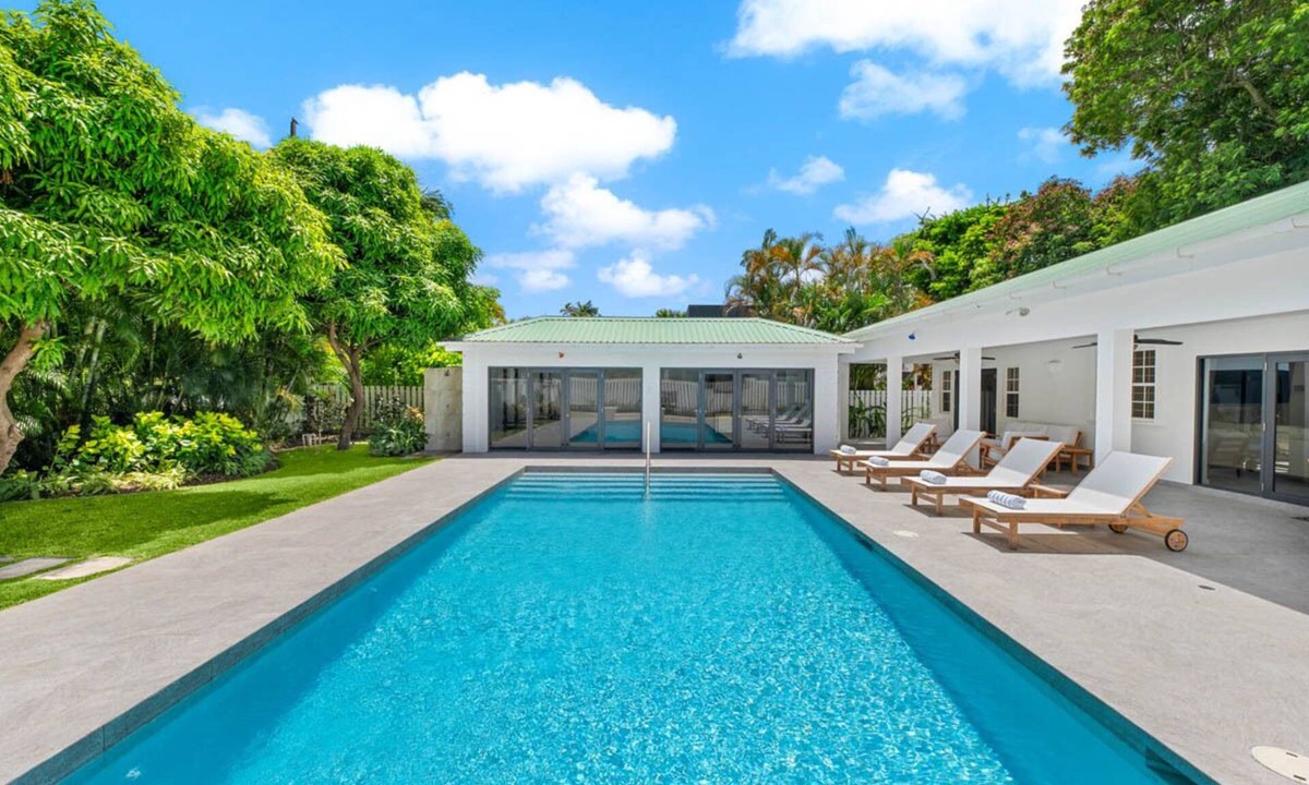 Sunset Crest House | Moonflower Villa: Luxe Oasis in Sunset Crest, Holetown