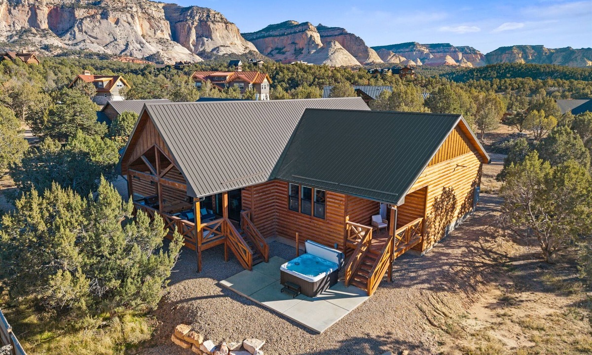Orderville House | Moonlight Lodge | Private Hot Tub | Zion NP