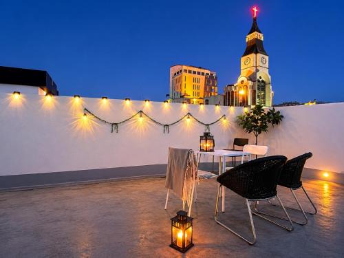 Jung-gu Apartment | Moonlight Rooftop In Daegu Cathedral View & Cozy Room For 8 Guests