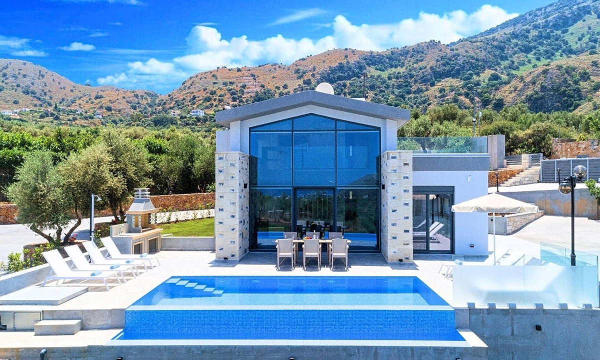 Mathes House | Moonlight Villa Heated Pool