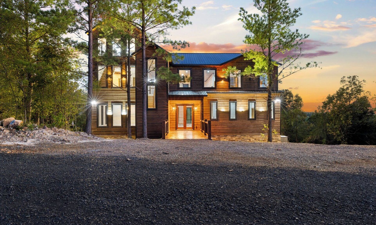 Broken Bow Cabin | Moonlit Manor Sleeps 21 Hot Tub Gamer Lounge Karaoke Scenic Views