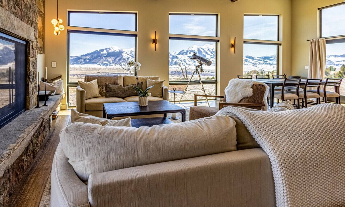 Emigrant House | Moonrise Ridge, a Luxury Mountain Home set in Paradise Valley