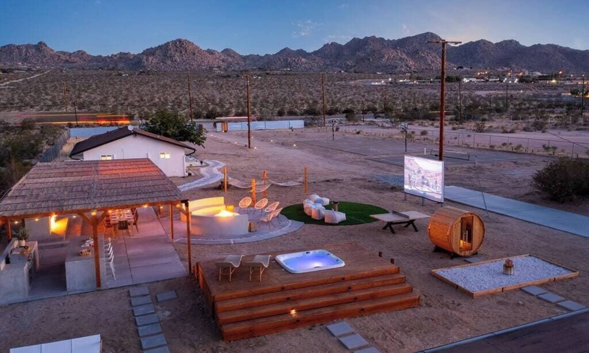 Joshua Tree House | Moonstone Bungalow Pool, Spa, Pickleball, Sauna