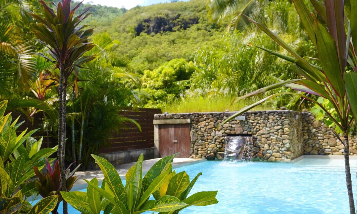 Pihaena House | MOOREA - Waterfall Pool Coconut Domain