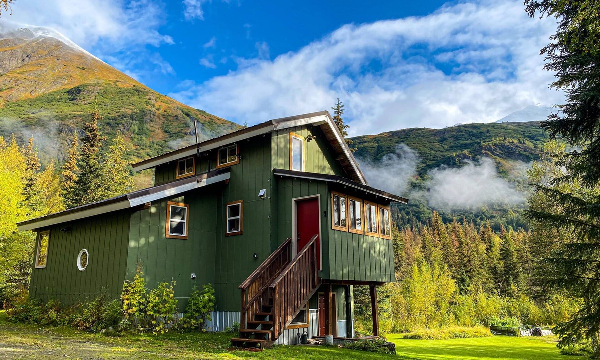 Moose Pass House | Moose & The Blue Spruce. Central spot between Seward and Cooper Landing.