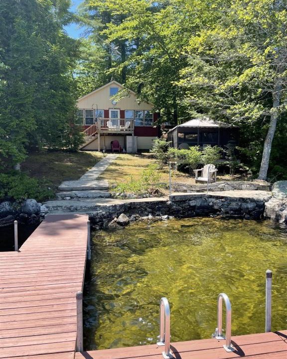 Sebago House | MOOSEY ON INN LIMIT 8 cottage