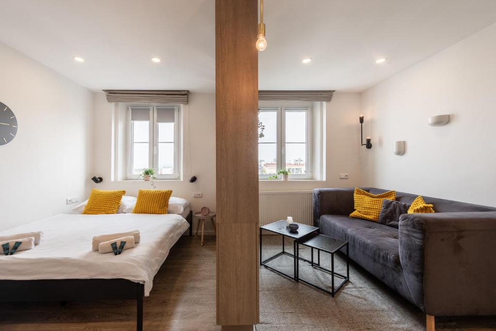 Vinohrady Apartment | Moravska Studio with Sunset View