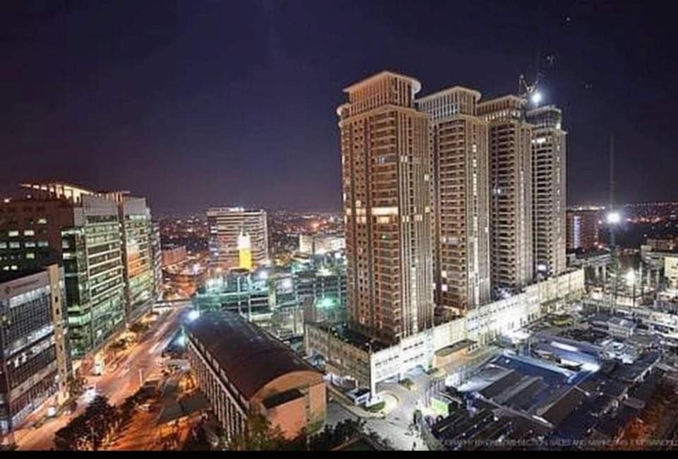 Pinagsama Apartment | Morgan Suite BGC Shortwalk2 Venice Mall free pool gym