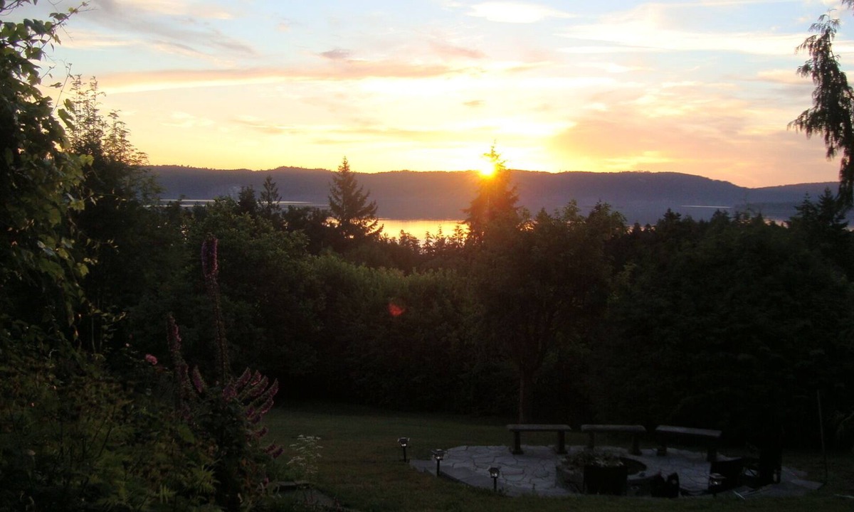 Salt Spring Island Apartment | Morningside Garden Suite FLASH SALE- CHECK OUT OUR WINTER GET AWAY SPECIAL