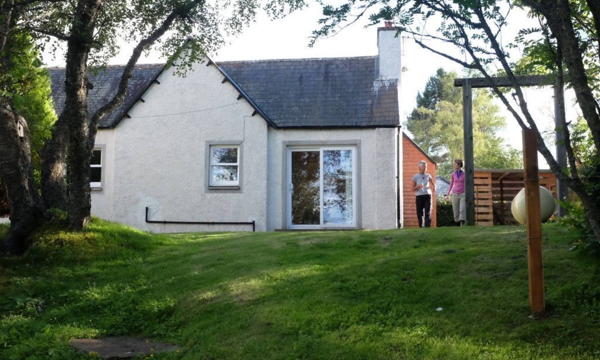 Braemar Cottage | Morrone Cottage - Beautiful mountain cottage, large garden and wonderful views.