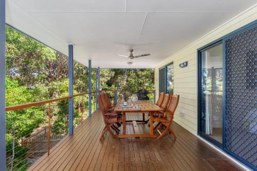 Rainbow Beach House | Mortimer - Rainbow Shores. Walk to beach