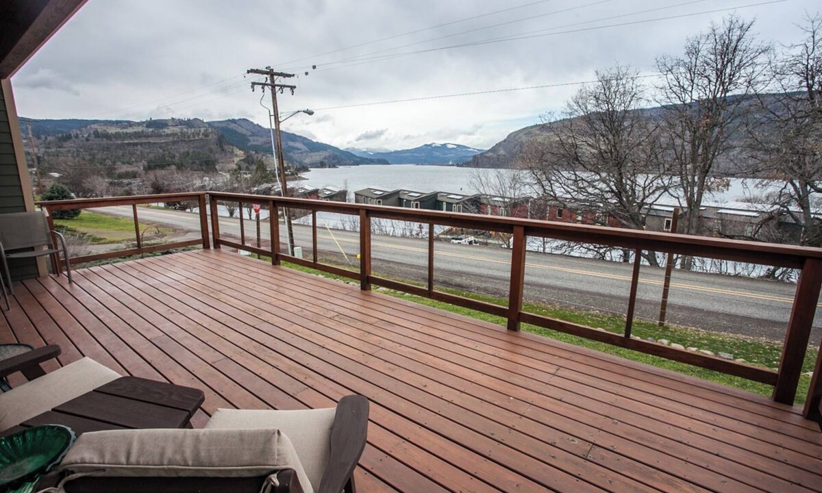 Mosier House | Mosier River View- 2 Bedrooms, 1.5 Bathrooms - Sweeping Panoramas